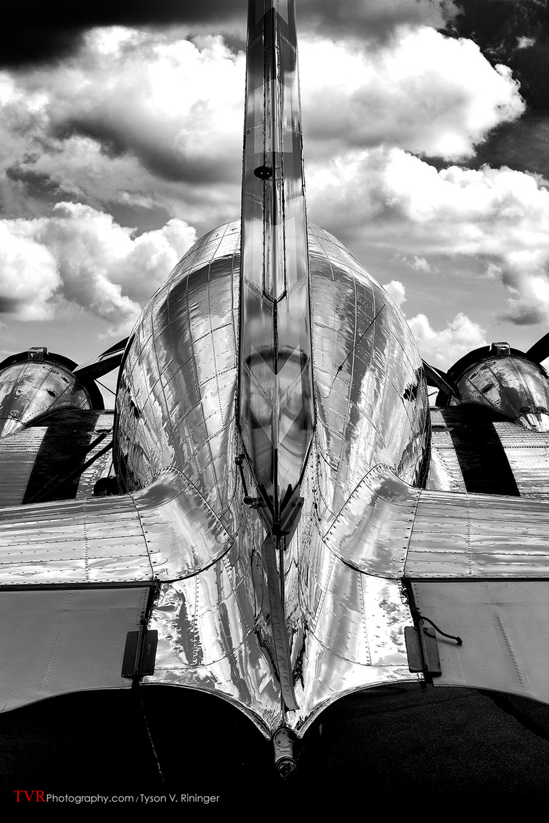 Illustration for article titled All These Jaw-Dropping Airplane Images Were Taken By This Flying Photog